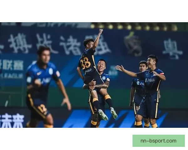 广州队中甲仅获第三无缘升级引发球迷热议