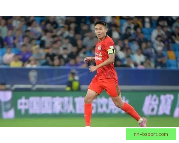 王上源在河南队与国家队中担任中场防守与组织核心角色的双重职责